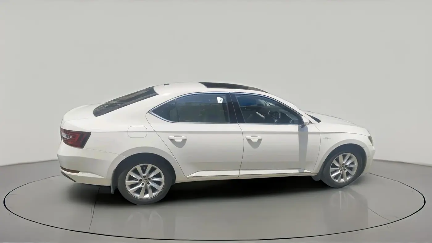 2018 Skoda Superb L&K 2.0 TDI AT, Diesel, Automatic, 1,27,726 km, exterior