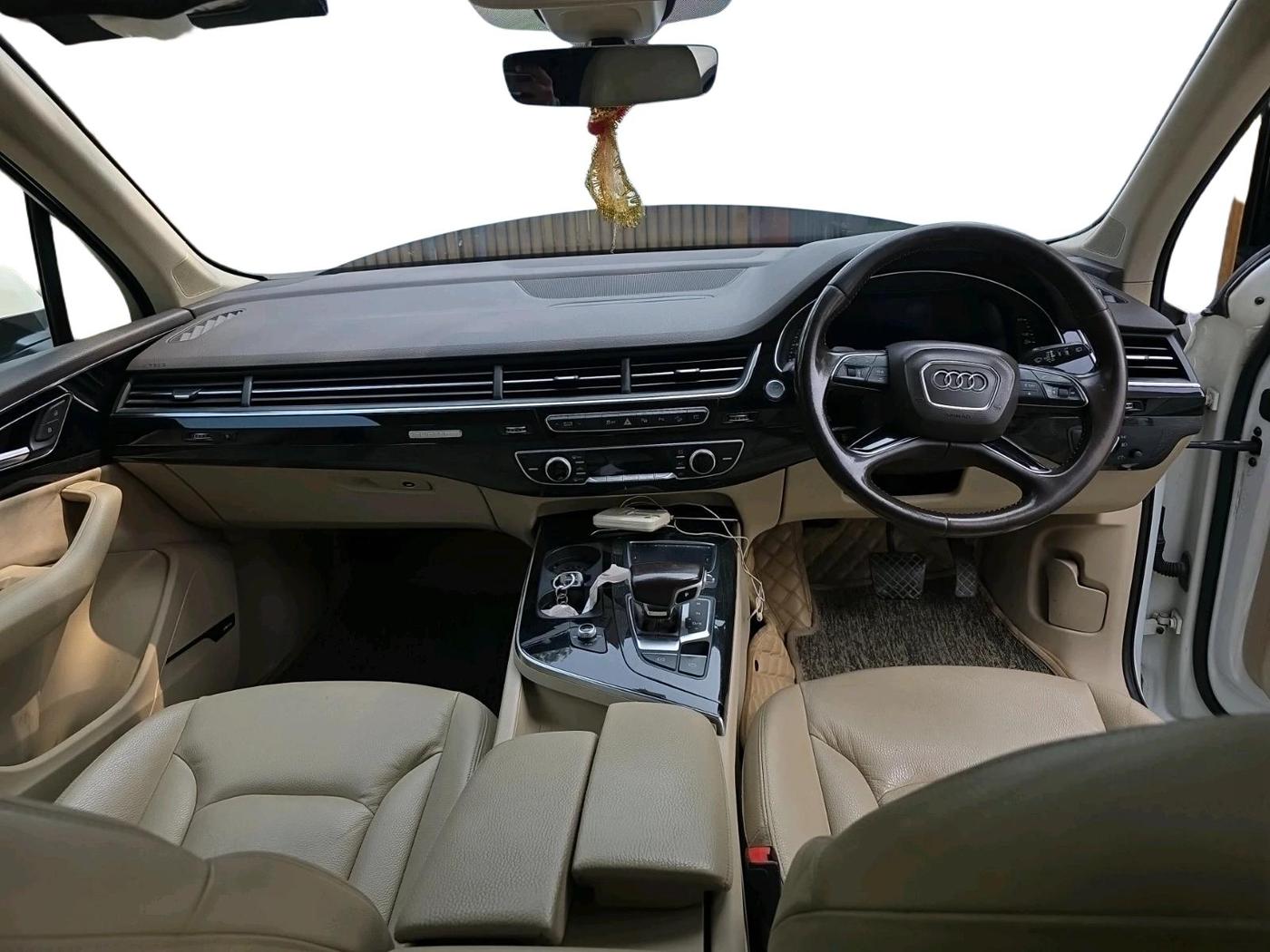 2019 Audi Q7 45 TDI QUATTRO PREMIUM PLUS, Diesel, Automatic, 1,01,842 km, interior