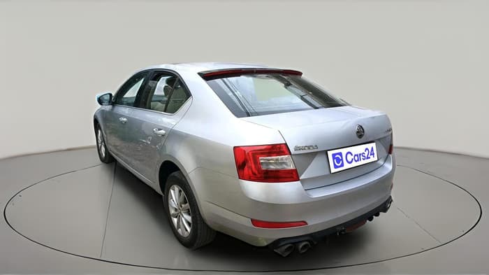 2013 Skoda Octavia ELEGANCE 2.0 TDI AT, Diesel, Automatic, 1,03,827 km, exterior