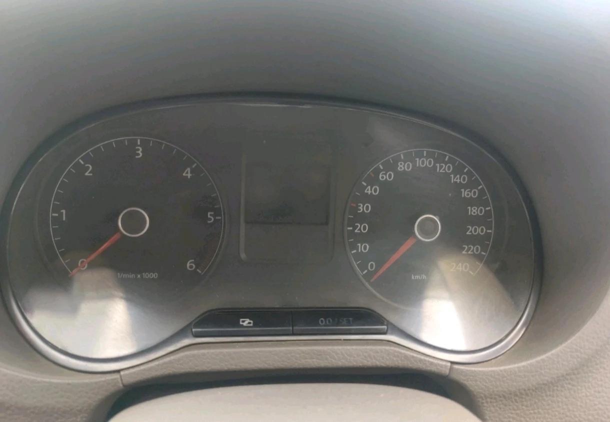 2013 Volkswagen Vento HIGHLINE DIESEL 1.6, Diesel, Manual, 1,23,456 km, interior
