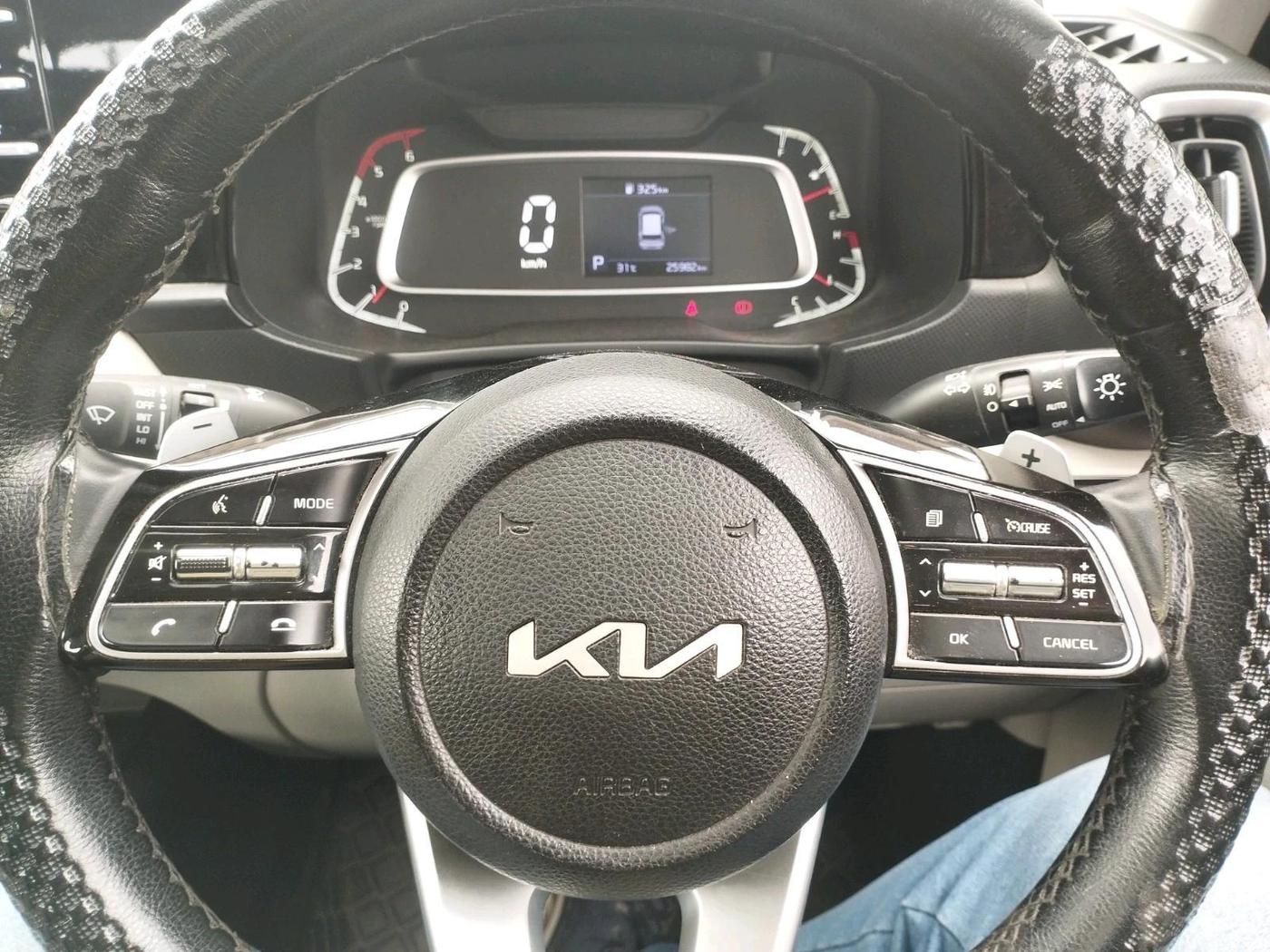 2022 KIA SONET HTX ANNIVERSARY EDITION 1.5 AT, Diesel, Automatic, 25,982 km, interior
