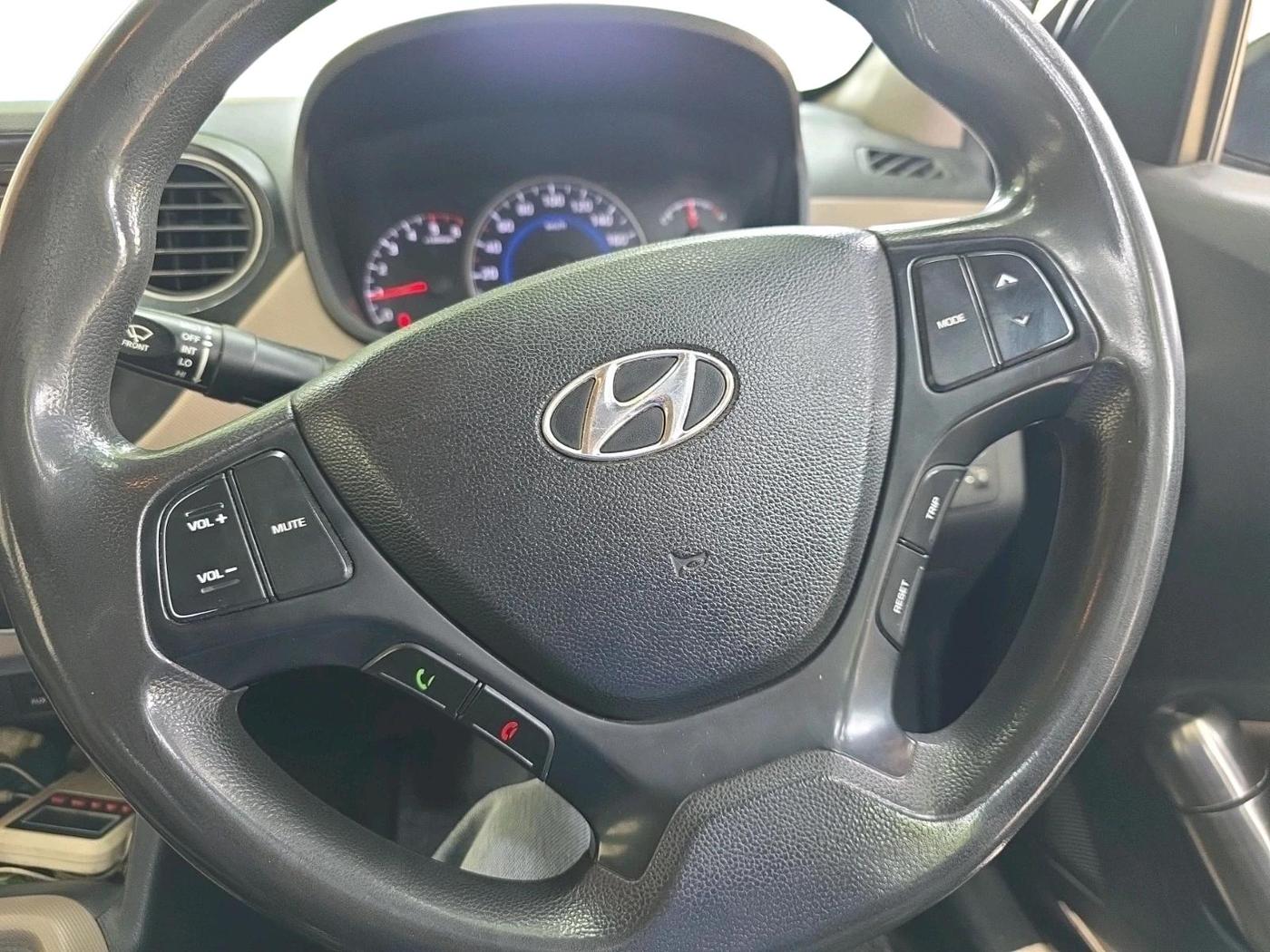 2015 Hyundai Grand i10 SPORTZ 1.1 CRDI, Diesel, Manual, 1,11,127 km, interior