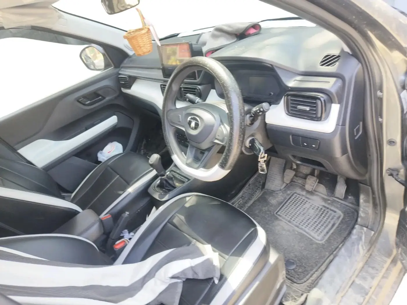 2024 Tata PUNCH Pure (O) , Petrol, Manual, 9,671 km, interior