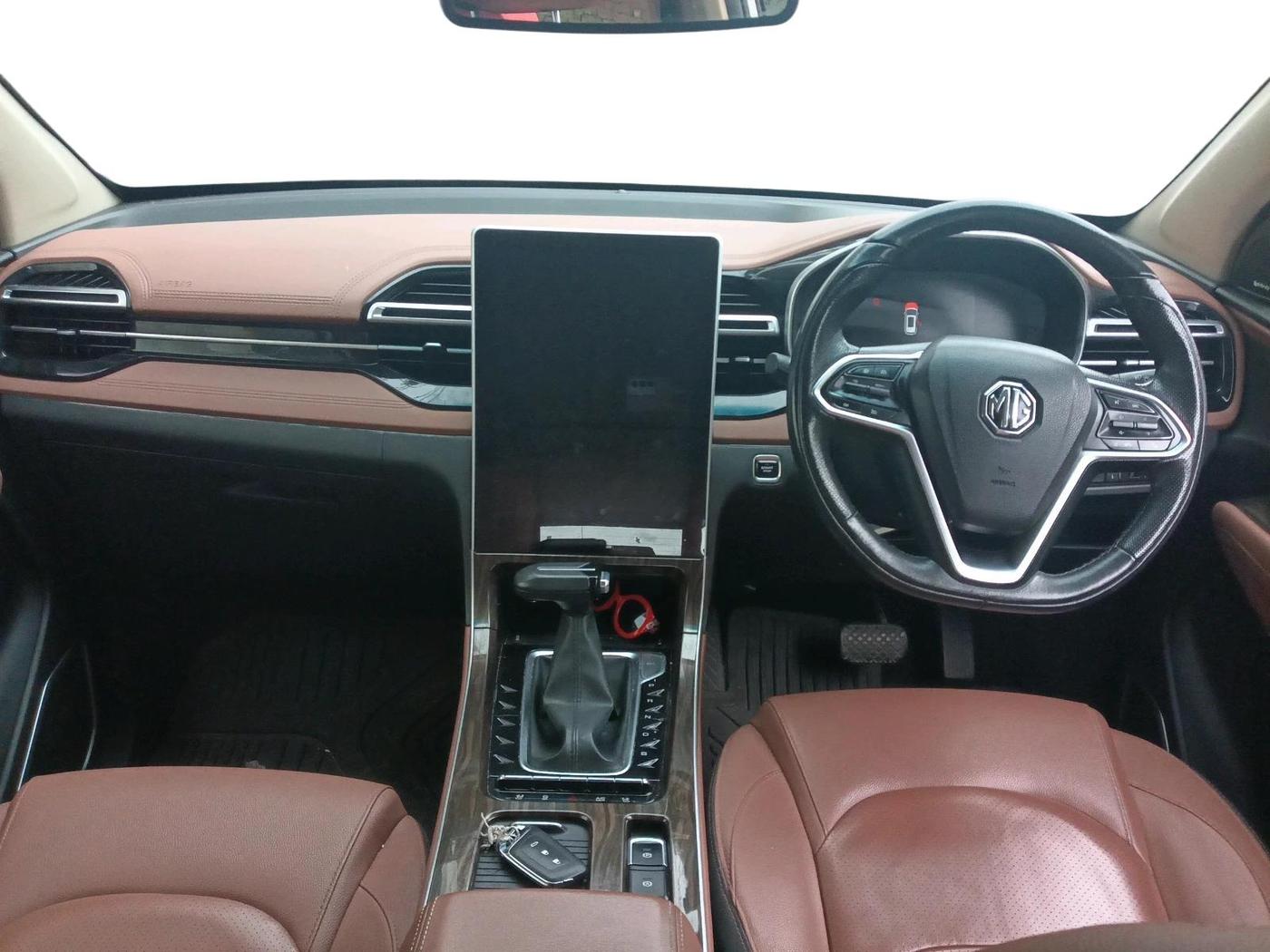 2023 MG HECTOR PLUS SHARP PRO 1.5 PETROL TURBO CVT 7 STR, Petrol, Automatic, 33,675 km, interior