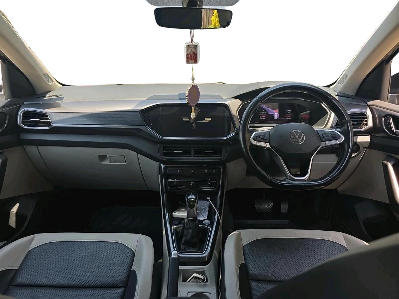2023 Volkswagen TAIGUN  Topline 1.0 TSI AT (Electric Seats), Petrol, Automatic, 32,957 km, interior