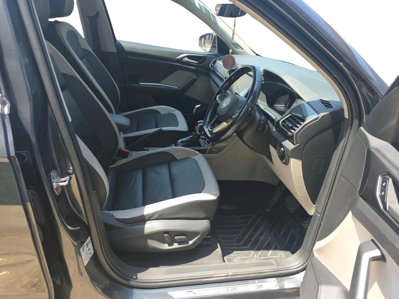 2023 Volkswagen TAIGUN  Topline 1.0 TSI AT (Electric Seats), Petrol, Automatic, 32,957 km, interior