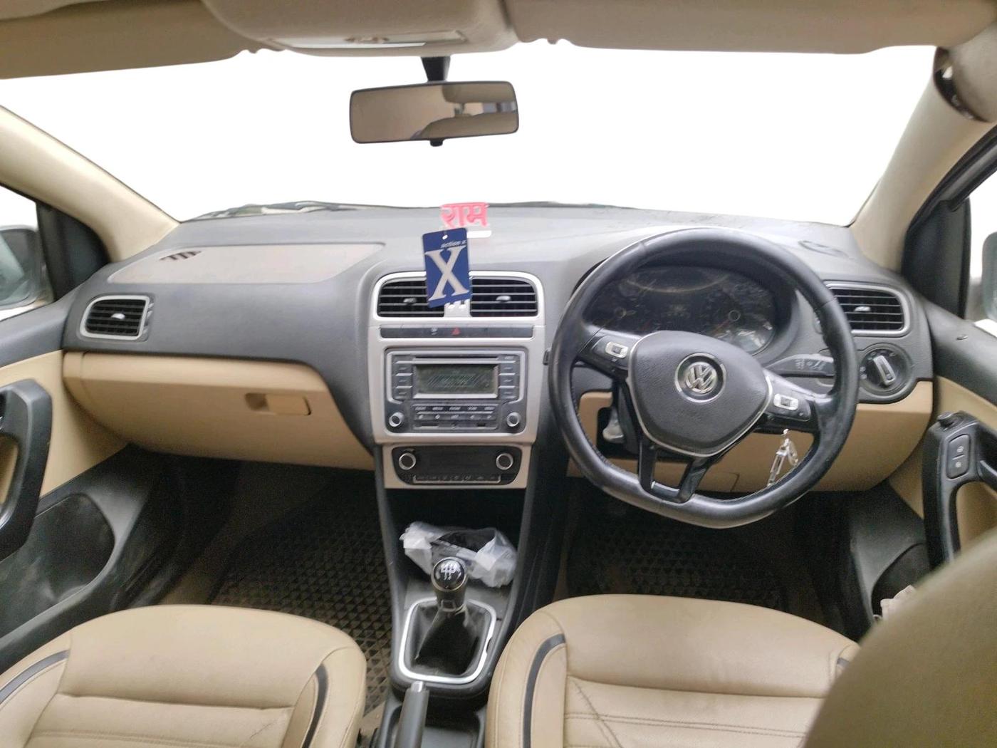 2015 Volkswagen Polo HIGHLINE1.5L, Diesel, Manual, 71,392 km, interior