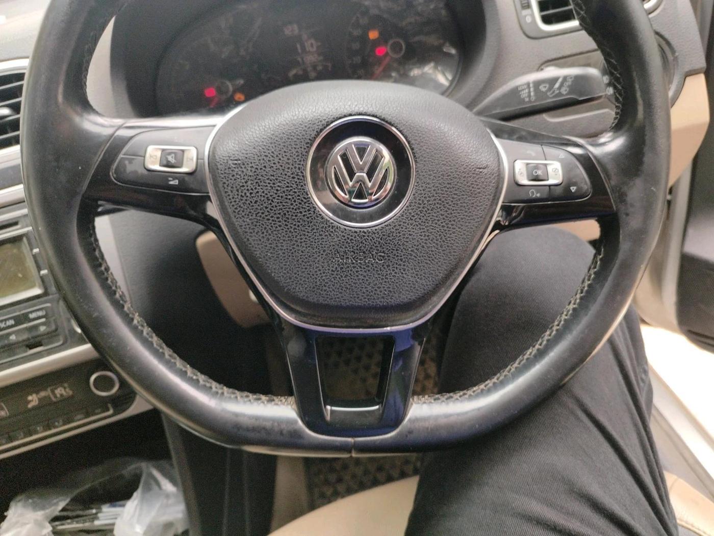 2015 Volkswagen Polo HIGHLINE1.5L, Diesel, Manual, 71,392 km, interior