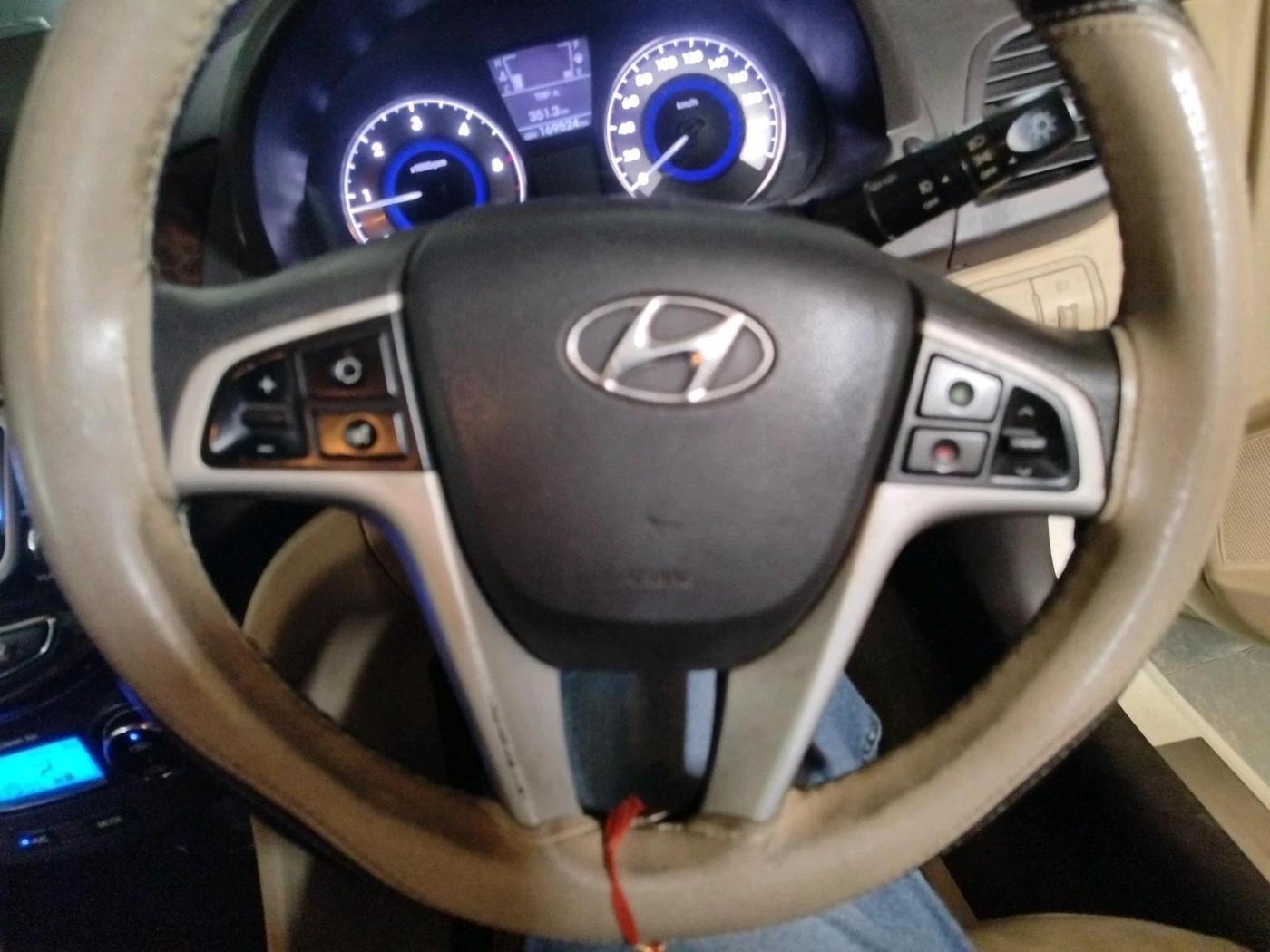 2012 Hyundai Verna FLUIDIC 1.6 CRDI SX, Diesel, Manual, 1,69,524 km, interior