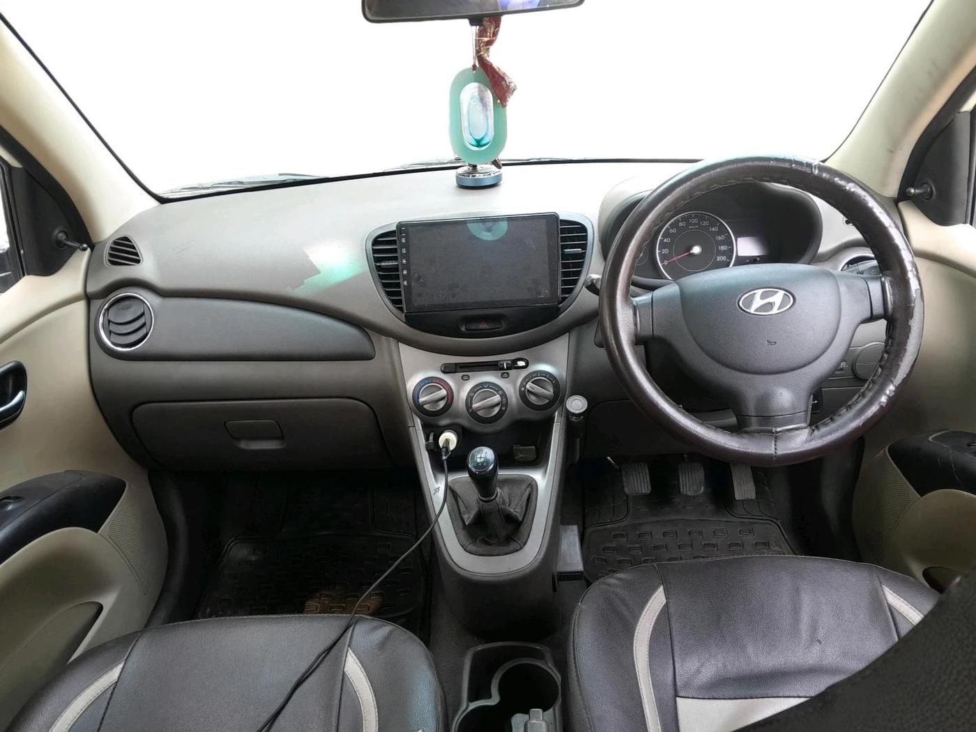 2013 Hyundai i10 MAGNA 1.1, CNG, Manual, 96,389 km, interior