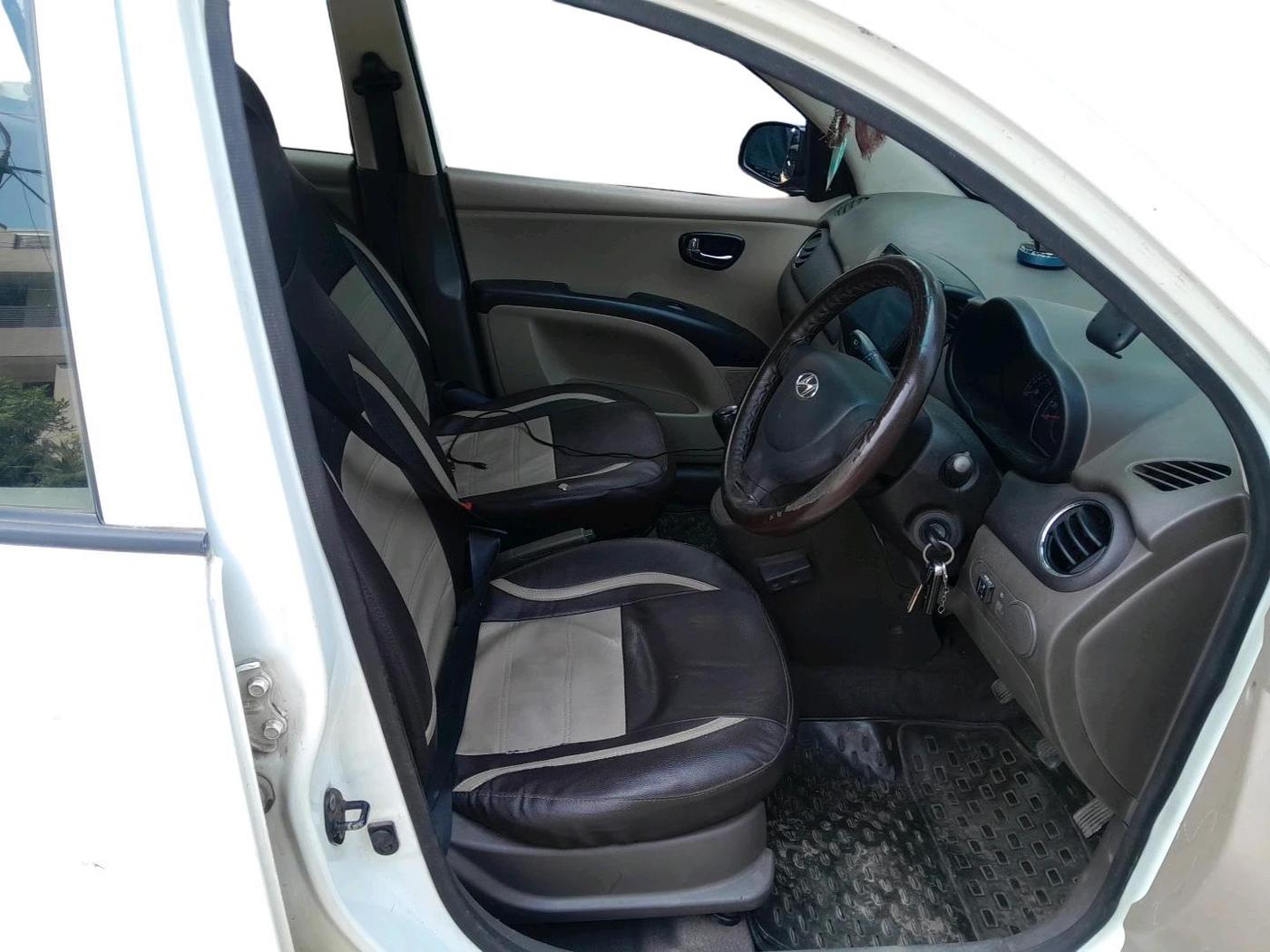 2013 Hyundai i10 MAGNA 1.1, CNG, Manual, 96,389 km, interior