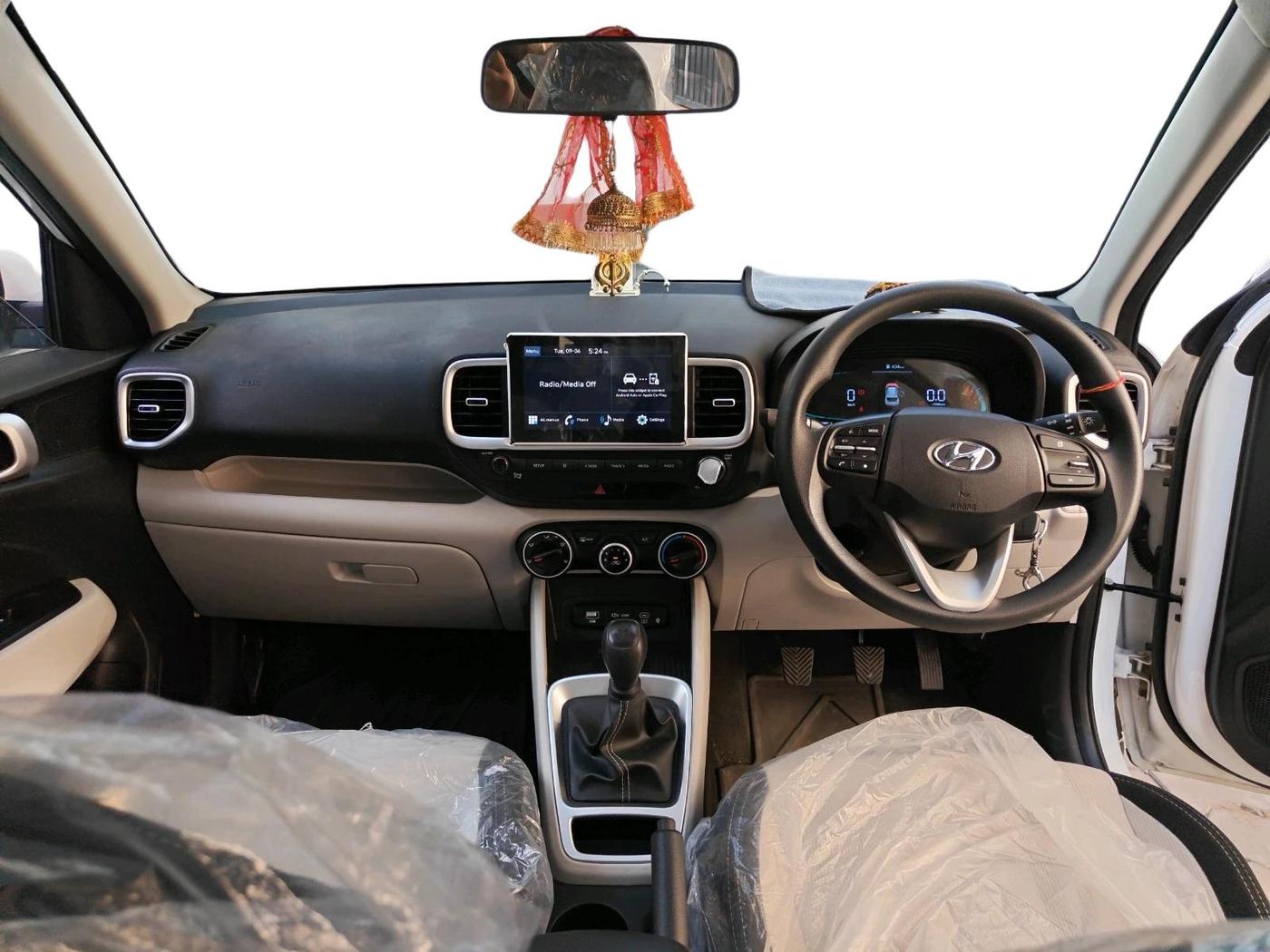 2025 Hyundai VENUE S Plus 1.2 Petrol MT, Petrol, Manual, 2,681 km, interior