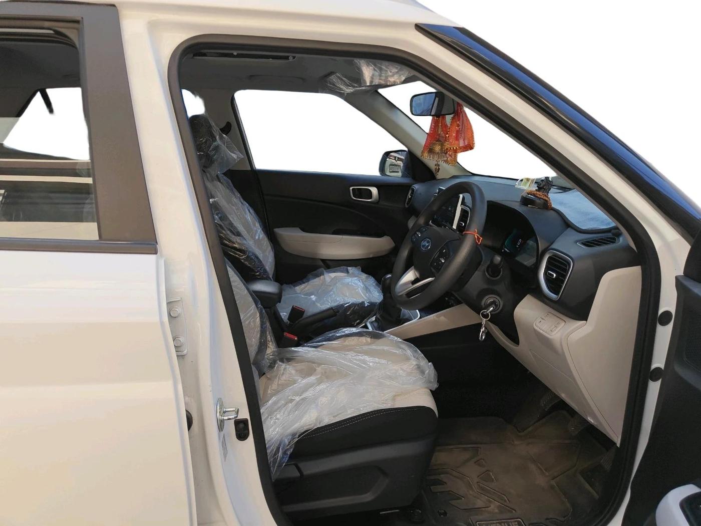 2025 Hyundai VENUE S Plus 1.2 Petrol MT, Petrol, Manual, 2,681 km, interior