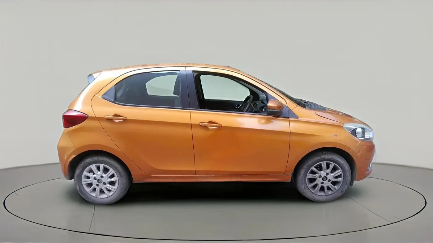 2017 Tata Tiago XZ PETROL, Petrol, Manual, 2,11,000 km, exterior