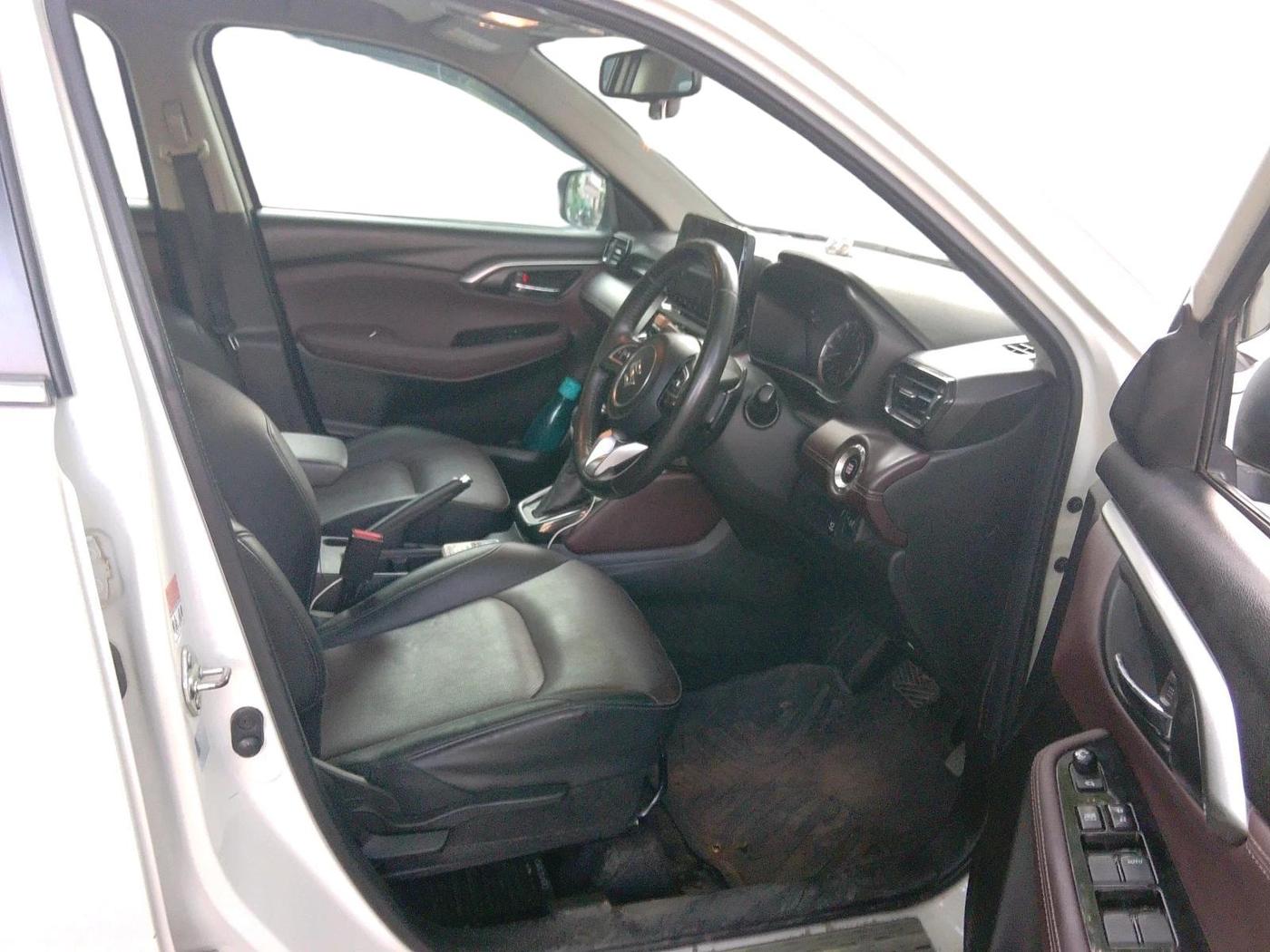 2022 Maruti Grand Vitara ALPHA SMART HYBRID AT, Petrol, Automatic, 50,076 km, interior