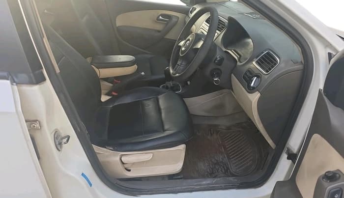 2011 Volkswagen Vento HIGHLINE DIESEL 1.6, Diesel, Manual, 2,45,091 km, interior