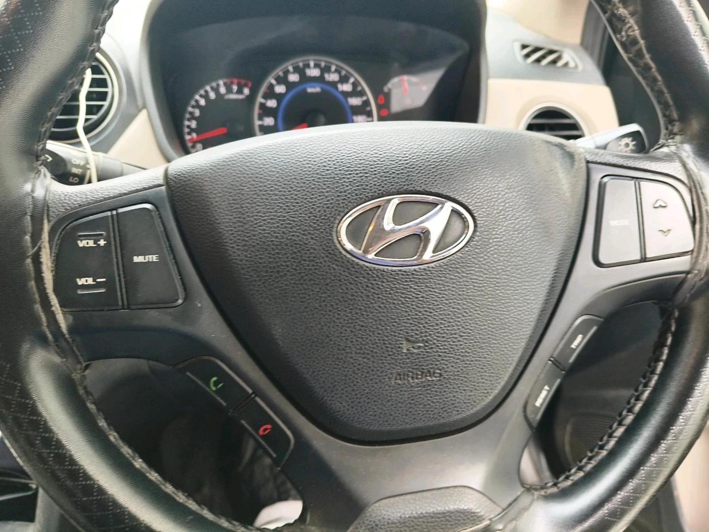 2016 Hyundai Grand i10 SPORTZ 1.2 KAPPA VTVT, Petrol, Manual, 1,10,997 km, interior