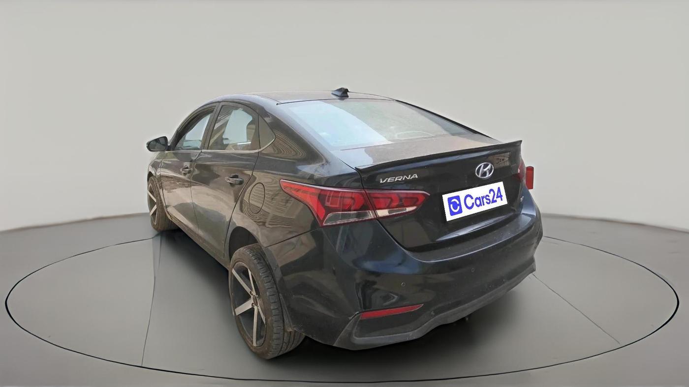 2018 Hyundai Verna 1.6 CRDI SX + AT, Diesel, Automatic, 1,04,931 km, exterior