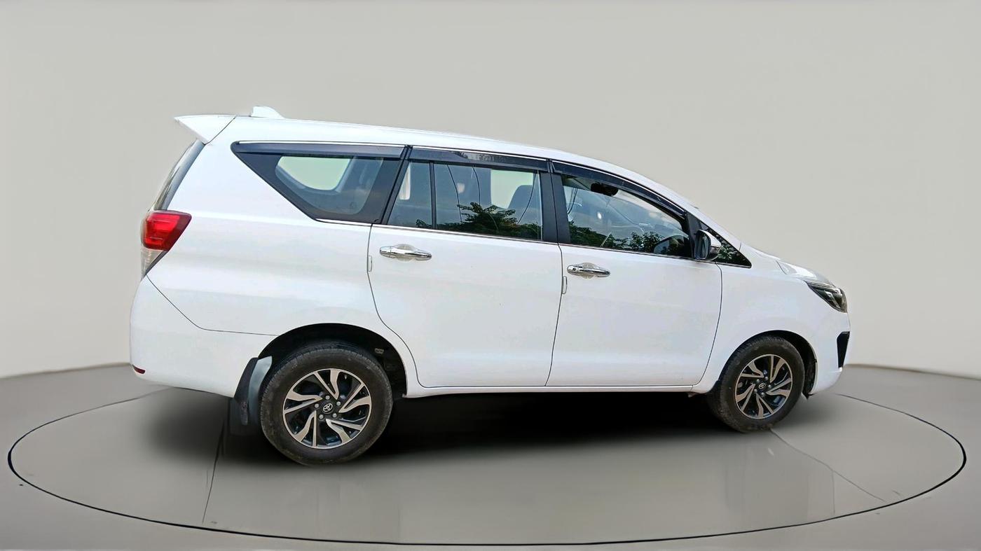 2022 Toyota Innova Crysta 2.7 GX AT 8 STR, Petrol, Automatic, 65,000 km, exterior
