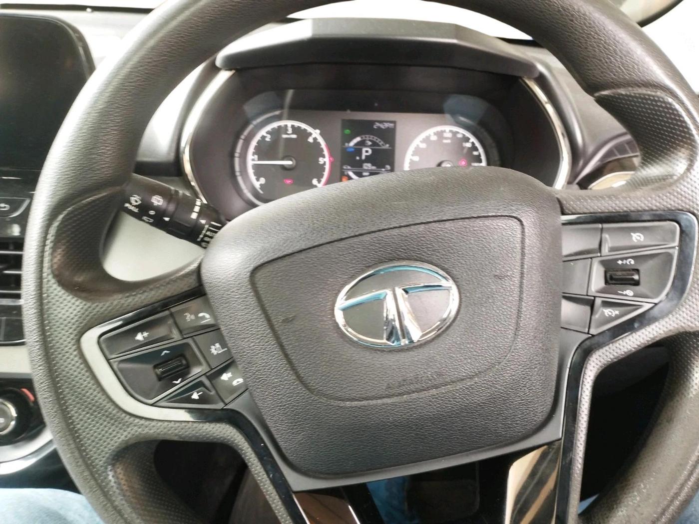 2021 Tata Harrier XTA PLUS 2.0L KRYOTEC DARK EDITION, Diesel, Automatic, 9,99,999 km, interior
