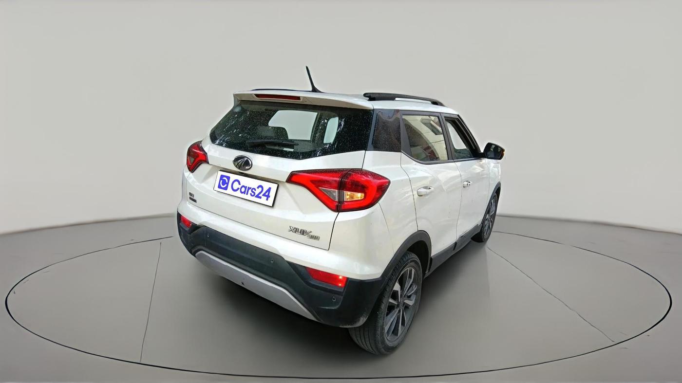 2021 Mahindra XUV300 W8 (O) 1.5 DIESEL AMT, Diesel, Automatic, 55,348 km, exterior