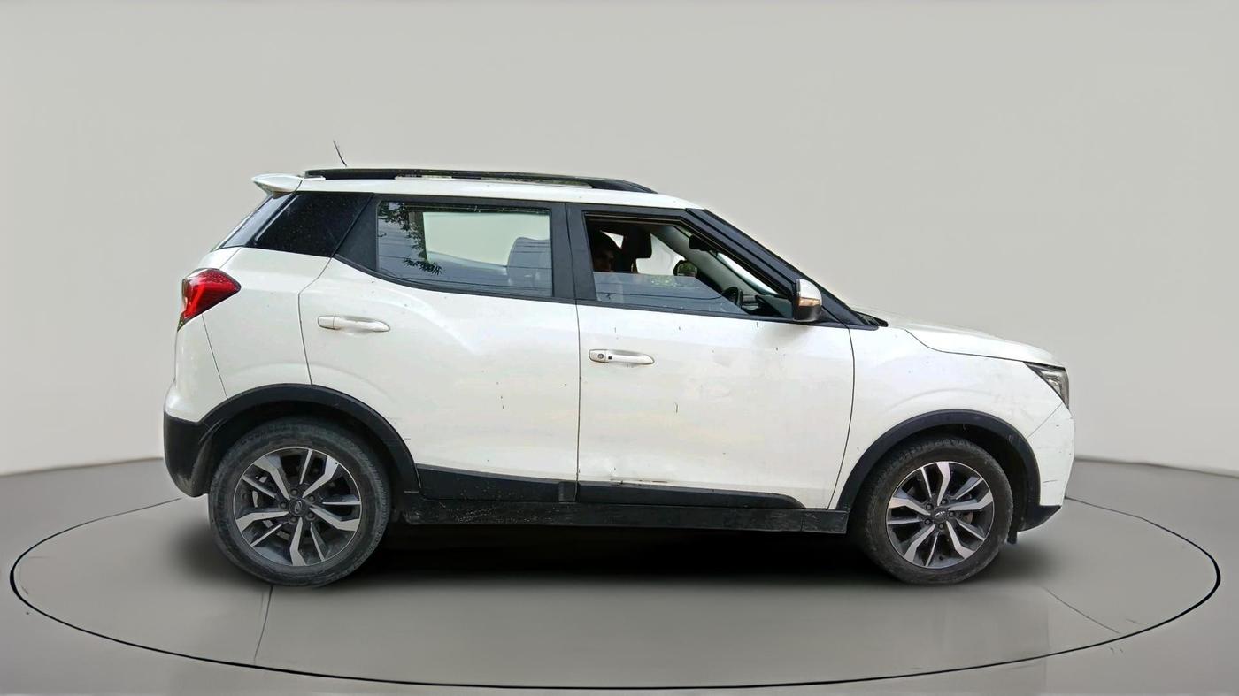 2021 Mahindra XUV300 W8 (O) 1.5 DIESEL AMT, Diesel, Automatic, 55,348 km, exterior