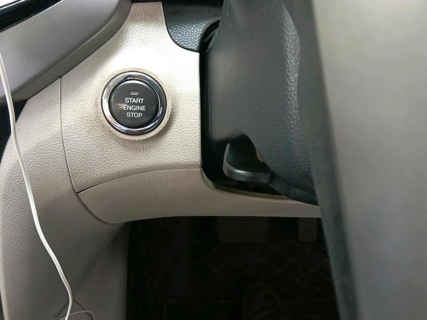 2021 Mahindra XUV300 W8 (O) 1.5 DIESEL AMT, Diesel, Automatic, 55,348 km, interior