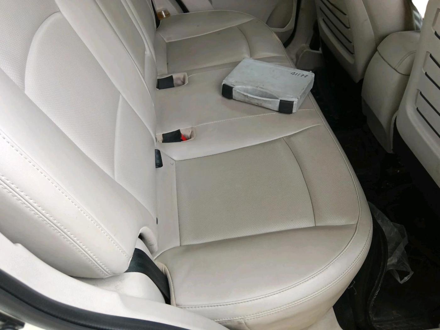 2021 Mahindra XUV300 W8 (O) 1.5 DIESEL AMT, Diesel, Automatic, 55,348 km, interior