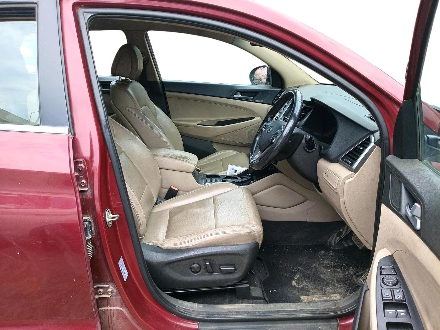 2016 Hyundai Tucson GLS 2WD AT DIESEL, Diesel, Automatic, 96,903 km, interior