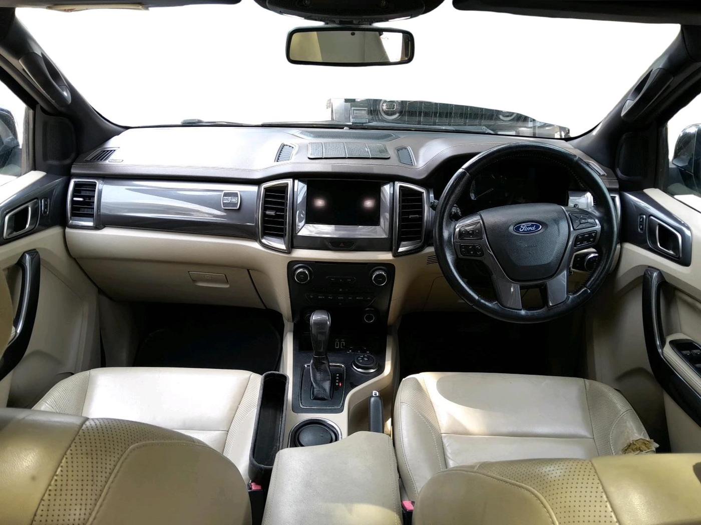 2017 Ford Endeavour TITANIUM 3.2 4X4 AT, Diesel, Automatic, 1,23,329 km, interior
