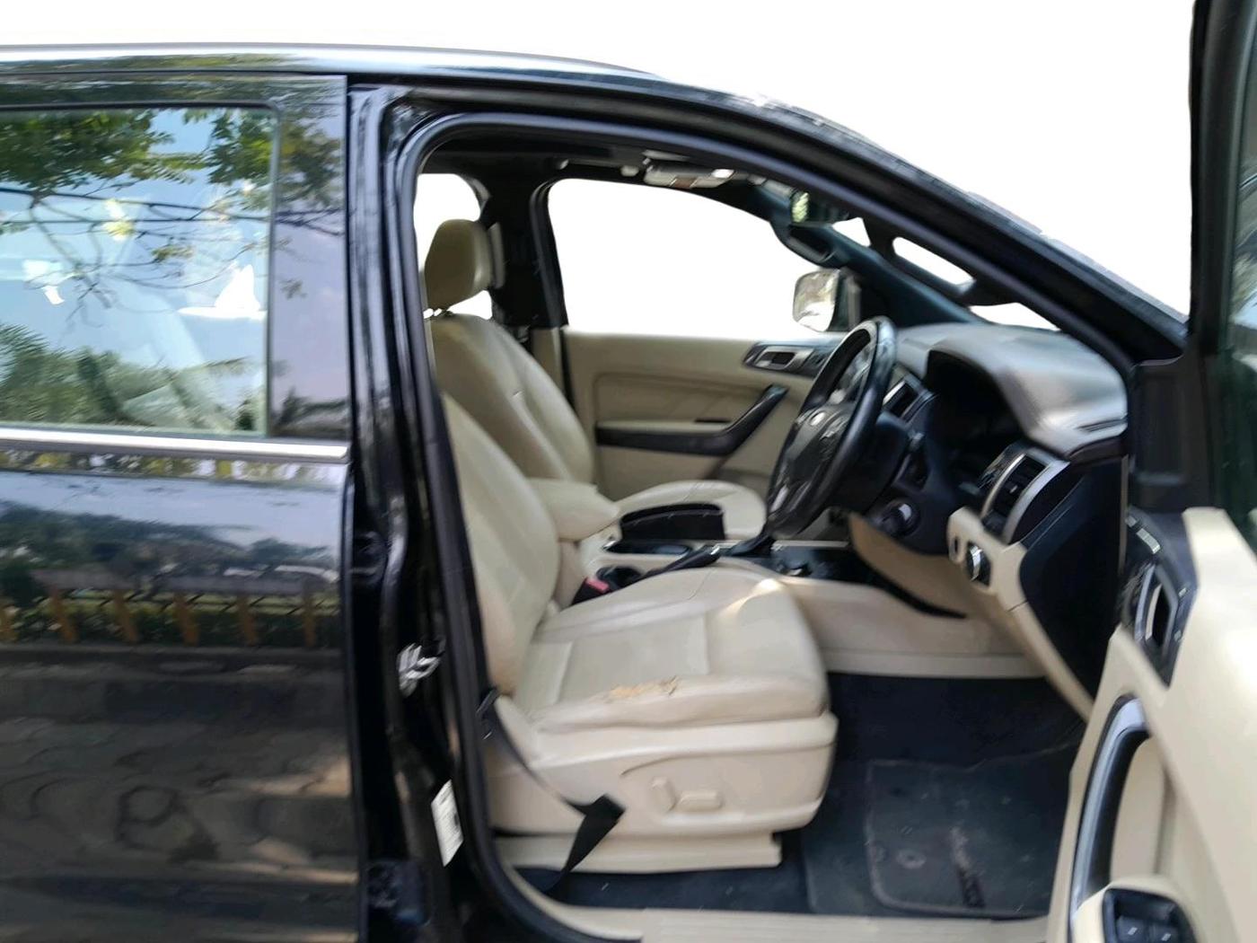 2017 Ford Endeavour TITANIUM 3.2 4X4 AT, Diesel, Automatic, 1,23,329 km, interior