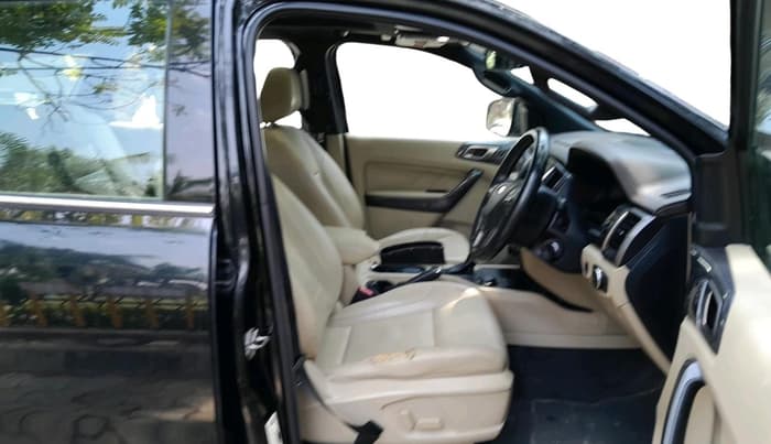 2017 Ford Endeavour TITANIUM 3.2 4X4 AT, Diesel, Automatic, 1,23,329 km, interior
