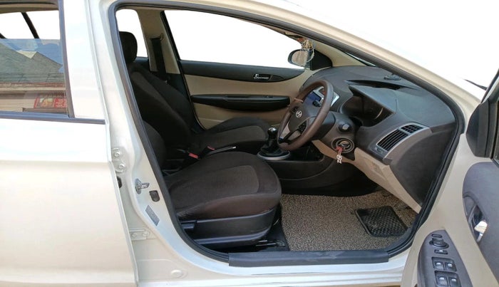 2013 Hyundai i20 SPORTZ 1.2, Petrol, Manual, 87,153 km, interior