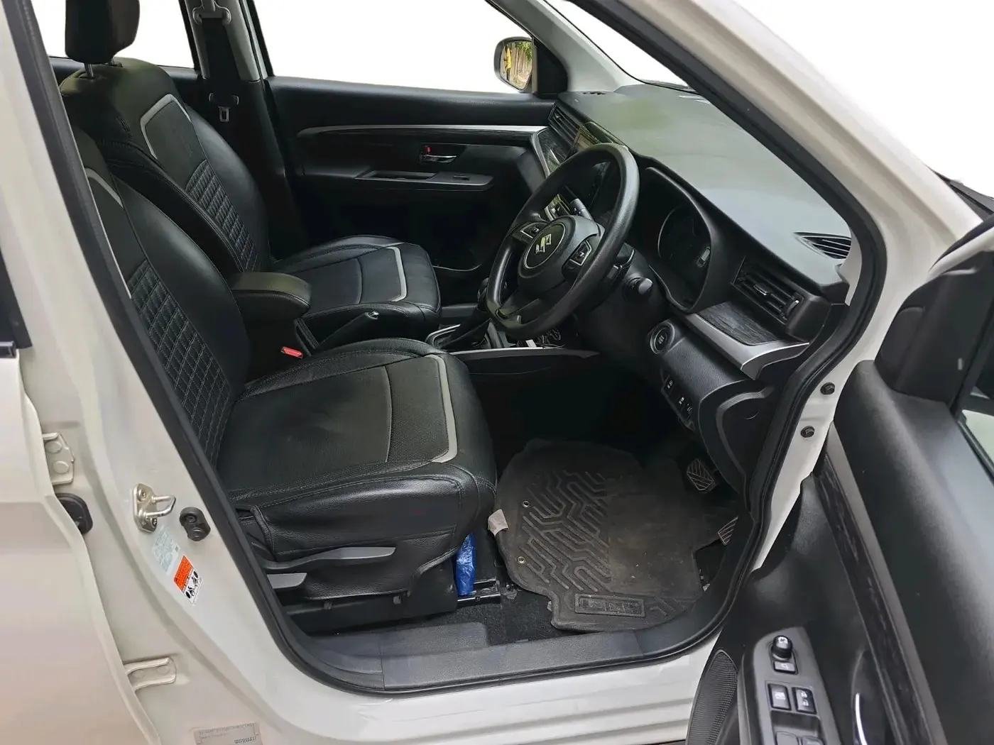2023 Maruti XL6 ZETA AT, Petrol, Automatic, 20,690 km, interior