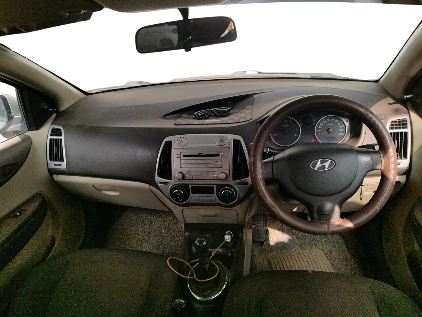 2011 Hyundai i20 MAGNA 1.2, Petrol, Manual, 80,218 km, interior