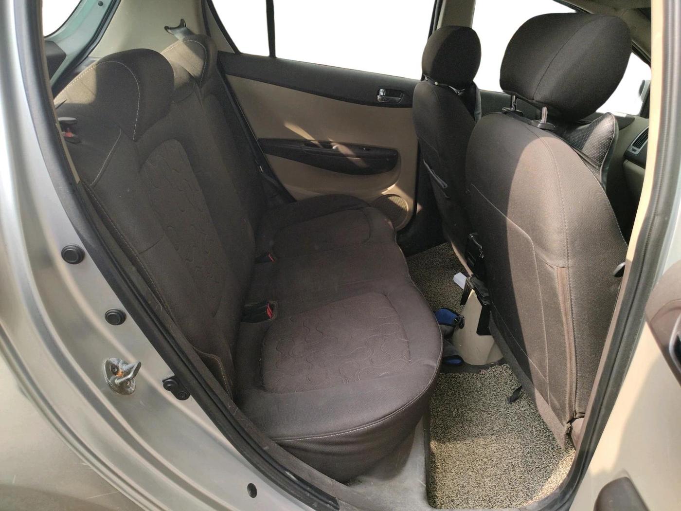 2011 Hyundai i20 MAGNA 1.2, Petrol, Manual, 80,218 km, interior