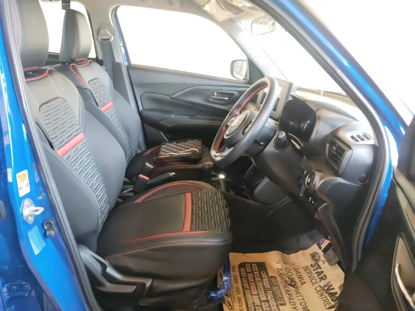 2025 Maruti Swift VXi (O) AMT, Petrol, Automatic, 2,197 km, interior