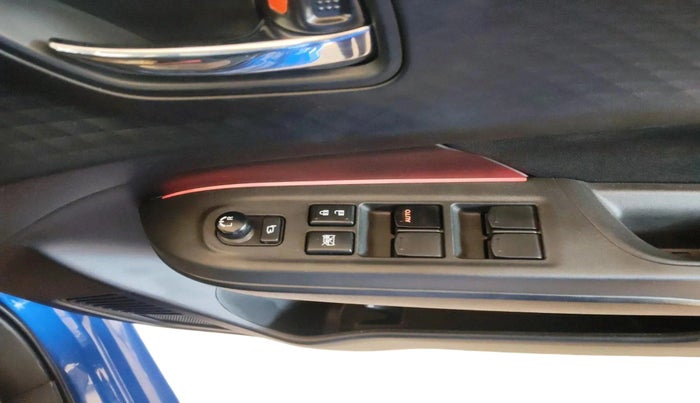 2025 Maruti Swift VXi (O) AMT, Petrol, Automatic, 2,197 km, interior