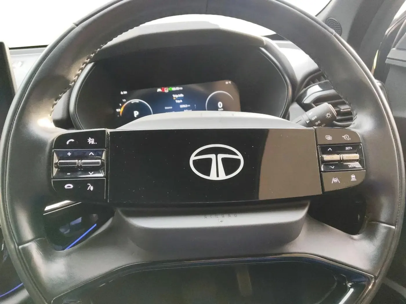 2024 Tata Harrier FEARLESS PLUS DARK EDITION AT, Diesel, Automatic, 8,744 km, interior