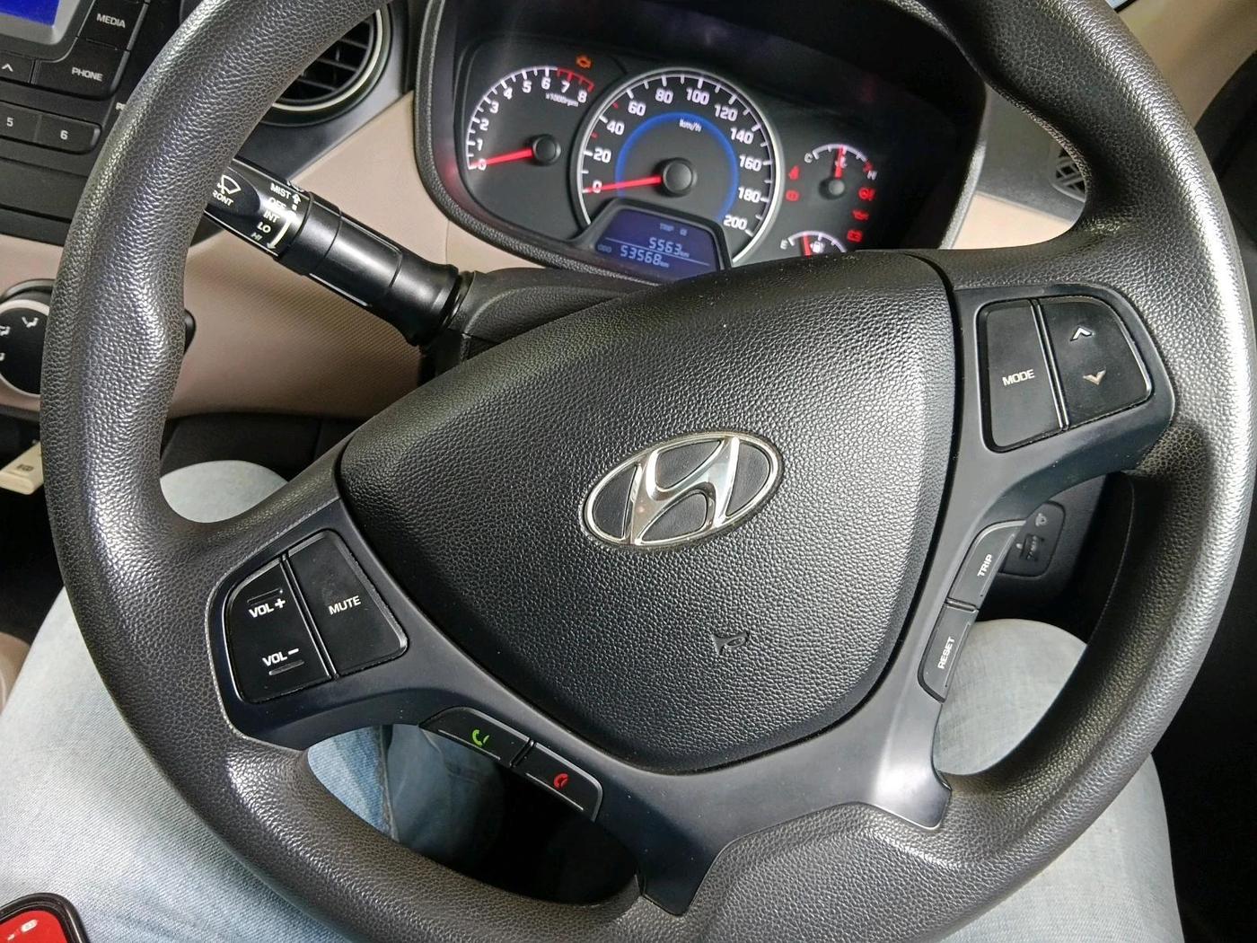 2015 Hyundai Grand i10 SPORTZ 1.2 KAPPA VTVT, Petrol, Manual, 53,568 km, interior