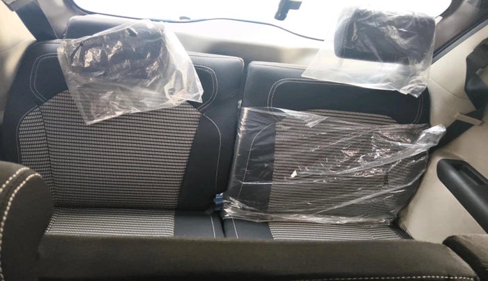 2022 Renault TRIBER RXT, Petrol, Manual, 25,508 km, interior