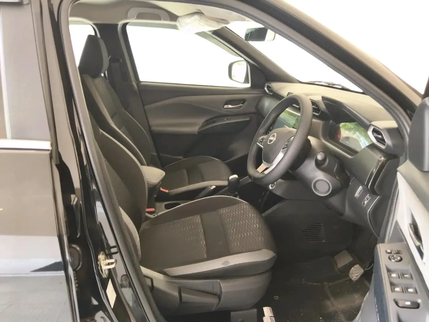2025 Nissan MAGNITE N-Connecta B4D 1.0 Petrol AMT, Petrol, Automatic, 4,314 km, interior