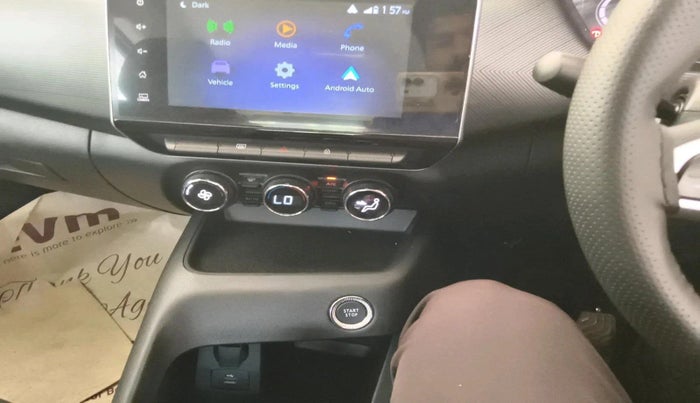 2025 Nissan MAGNITE N-Connecta B4D 1.0 Petrol AMT, Petrol, Automatic, 4,314 km, interior