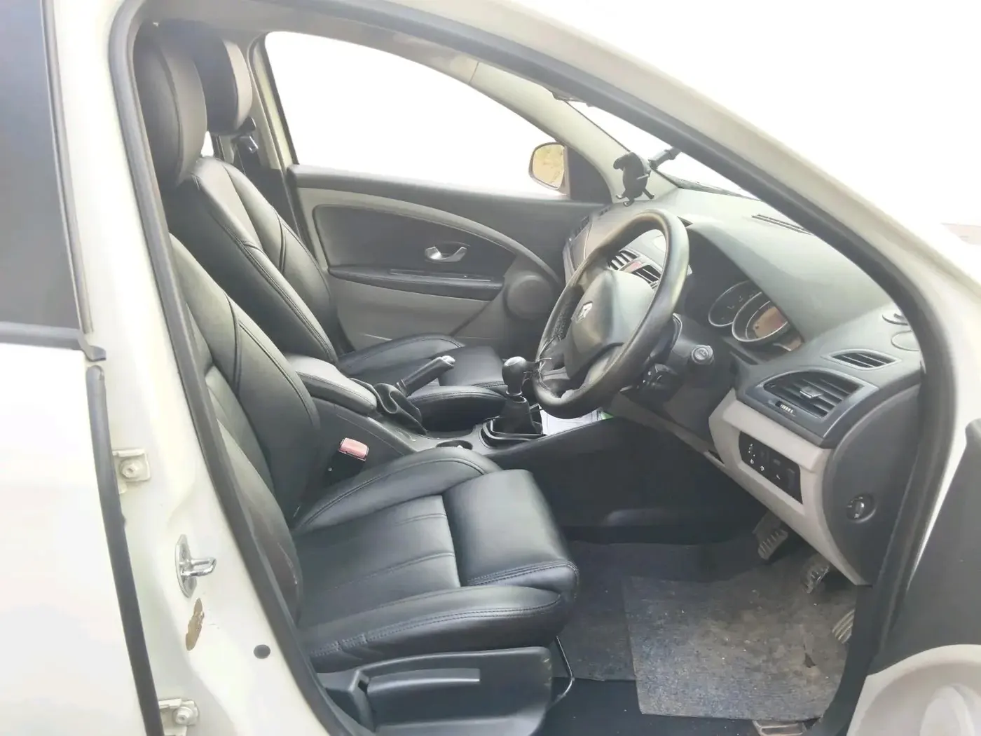 2011 Renault Fluence 1.5 E2, Diesel, Manual, 1,79,081 km, interior