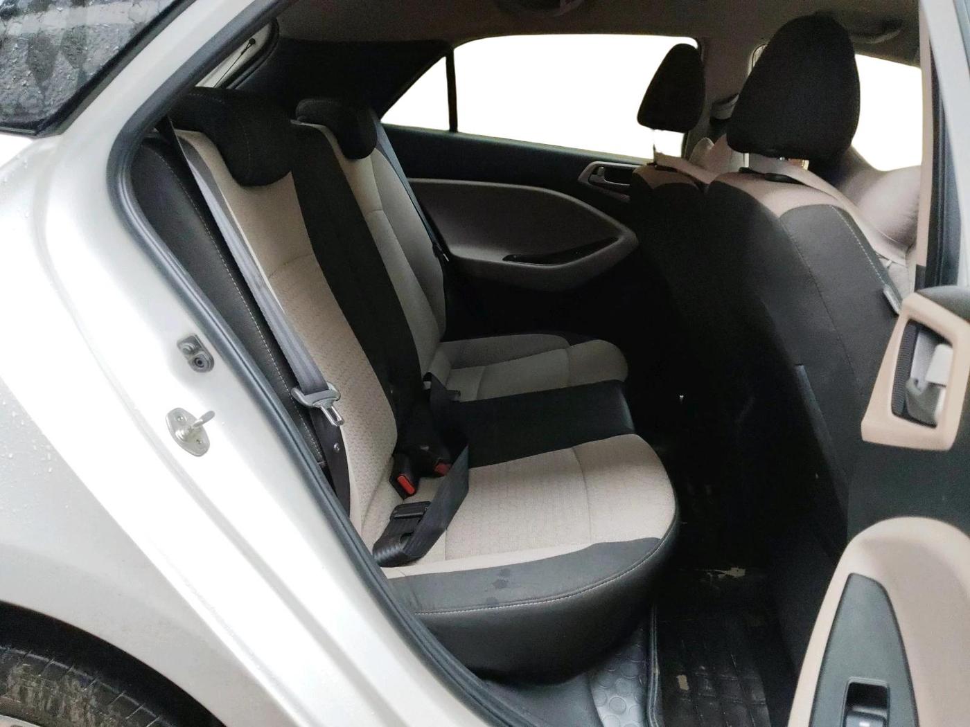 2017 Hyundai Elite i20 ASTA 1.2 (O), Petrol, Manual, 1,62,704 km, interior