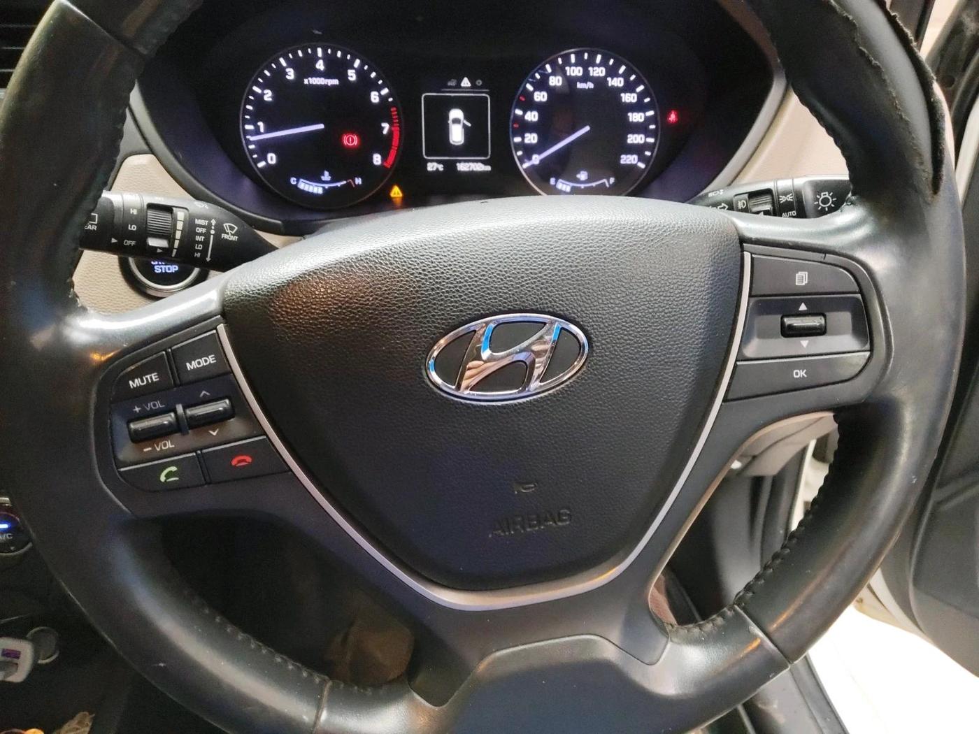 2017 Hyundai Elite i20 ASTA 1.2 (O), Petrol, Manual, 1,62,704 km, interior