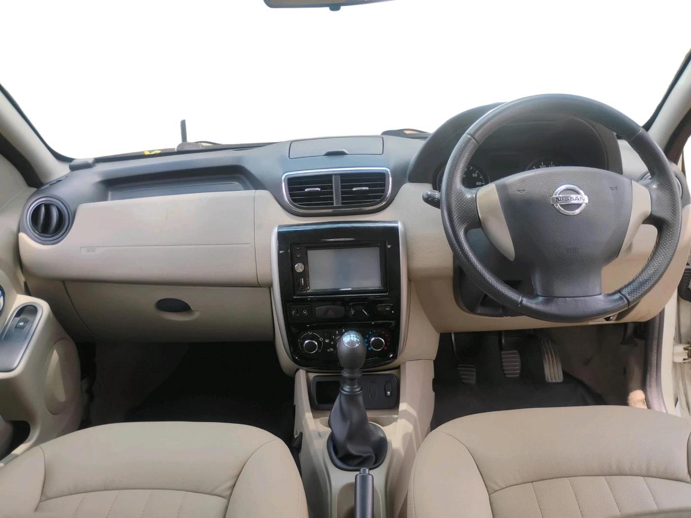 2015 Nissan Terrano XV D THP 110 PS, Diesel, Manual, 1,01,664 km, interior