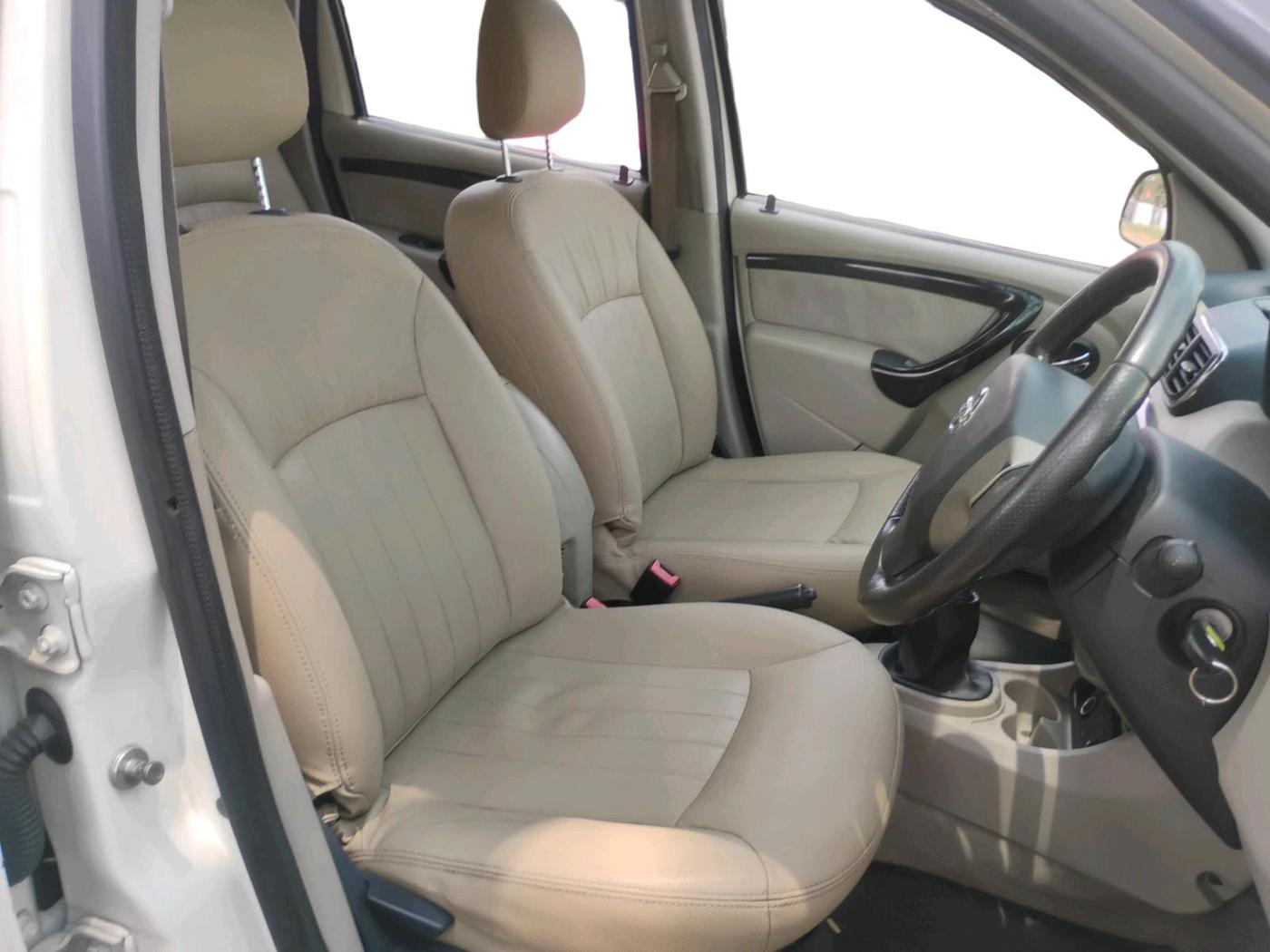 2015 Nissan Terrano XV D THP 110 PS, Diesel, Manual, 1,01,664 km, interior