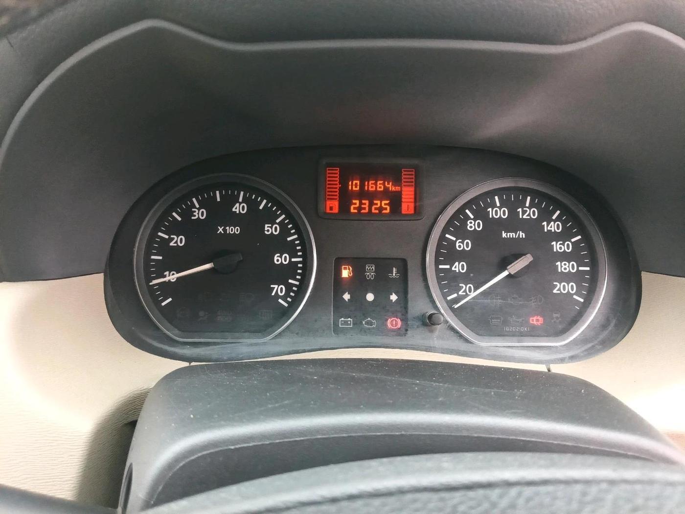 2015 Nissan Terrano XV D THP 110 PS, Diesel, Manual, 1,01,664 km, interior