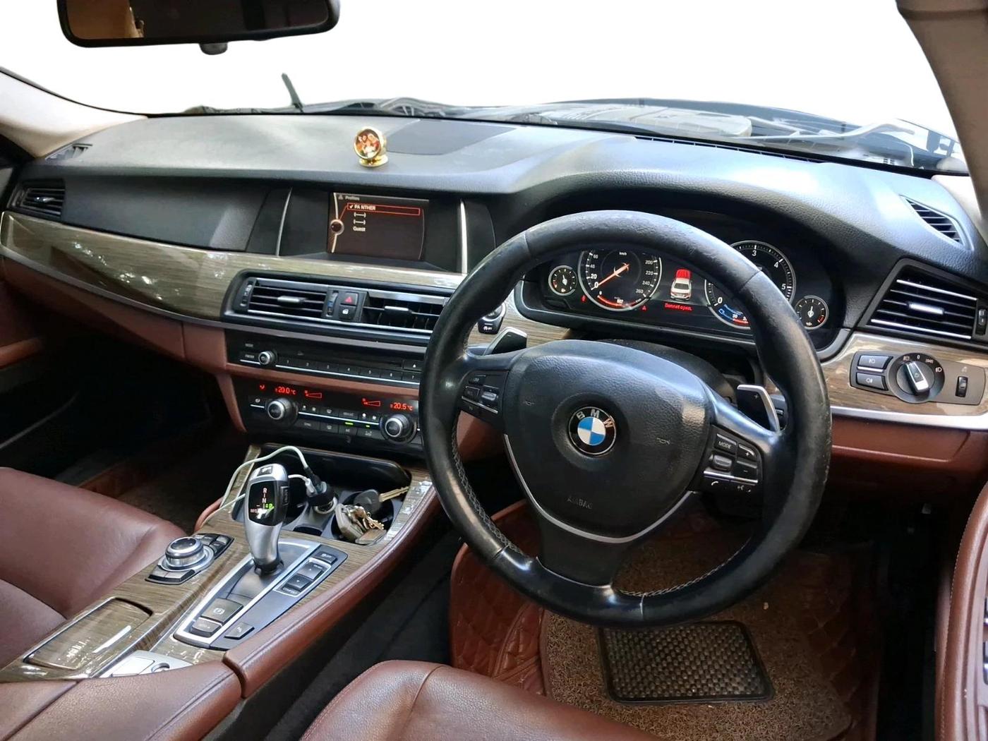 2014 BMW 5 Series 520D LUXURY LINE, Diesel, Automatic, 1,37,423 km, interior